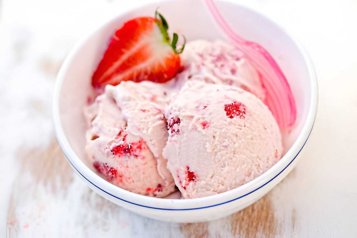 Haagen-Dazs Strawberry Ice Cream Recipe (Rich, Creamy & Fruity) - Ice Cream